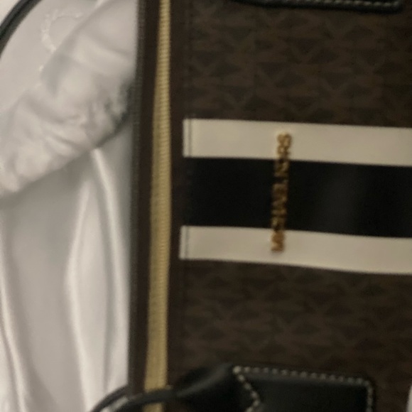 Sold - Picture 5 of 7